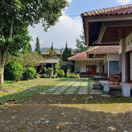 Yehezkiel Hotel Lembang Mitra Reddoorz Buitenkant foto