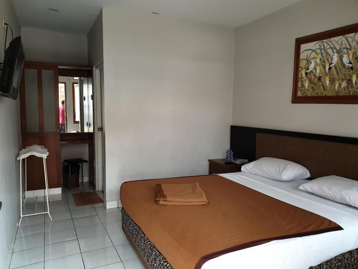Yehezkiel Hotel Lembang Mitra Reddoorz Buitenkant foto