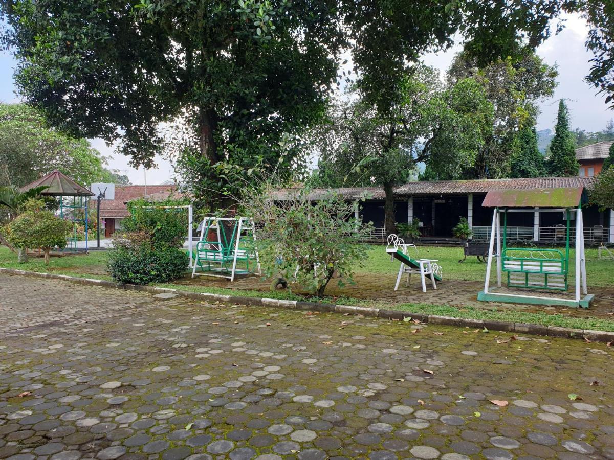 Yehezkiel Hotel Lembang Mitra Reddoorz Buitenkant foto