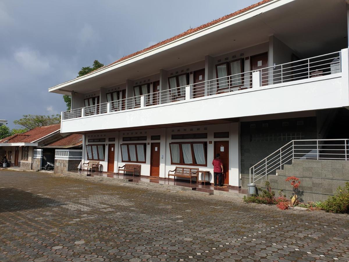 Yehezkiel Hotel Lembang Mitra Reddoorz Buitenkant foto