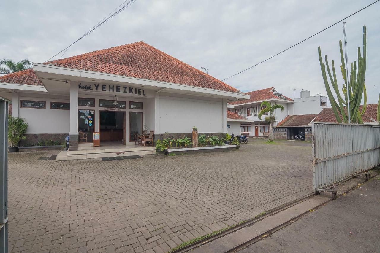 Yehezkiel Hotel Lembang Mitra Reddoorz Buitenkant foto