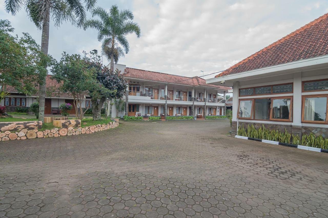 Yehezkiel Hotel Lembang Mitra Reddoorz Buitenkant foto