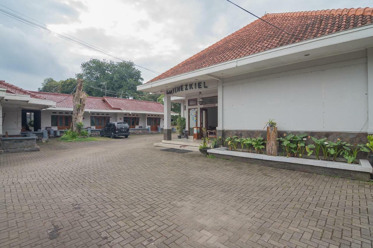 Yehezkiel Hotel Lembang Mitra Reddoorz Buitenkant foto