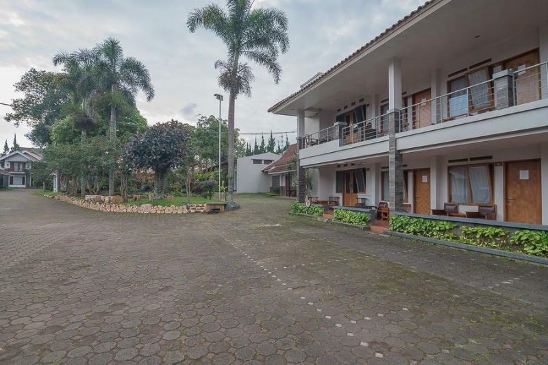 Yehezkiel Hotel Lembang Mitra Reddoorz Buitenkant foto