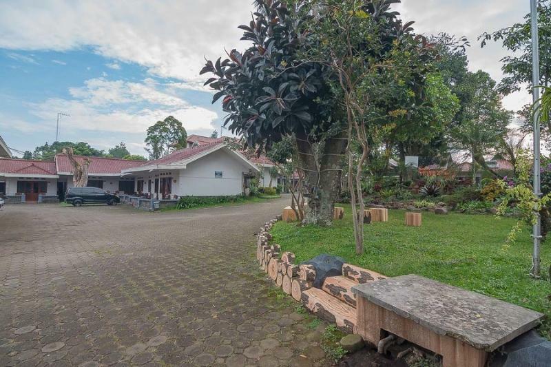 Yehezkiel Hotel Lembang Mitra Reddoorz Buitenkant foto